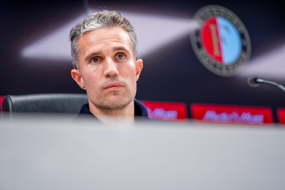 Cedera Igor Paixão: Robin van Persie Konfirmasi Kabar Buruk di Tengah Persiapan Pramusim Feyenoord