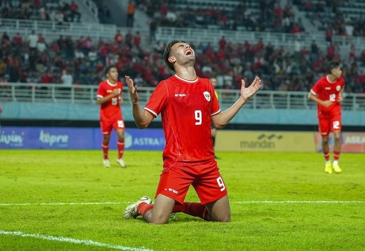 Cedera Ole Romeny Memicu Spekulasi: Terbukakah Pintu Timnas Senior bagi Jens Raven?