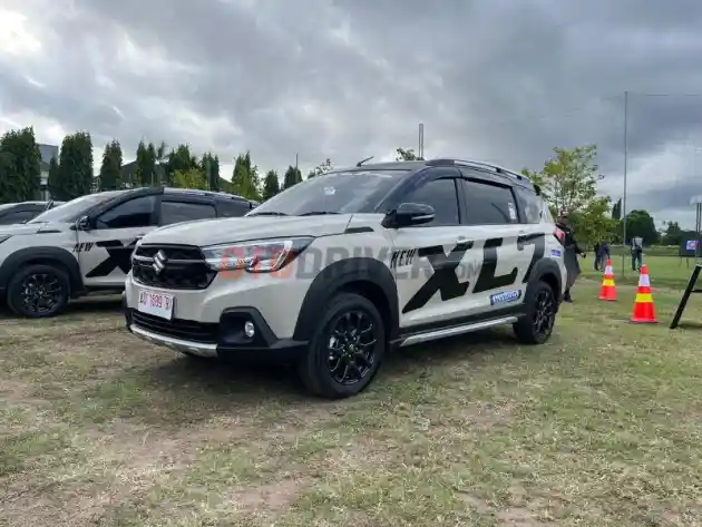 Dominasi Pasar SUV Kompak: Suzuki Fronx Melesat, Ungguli Pesaing di Bulan Perdana