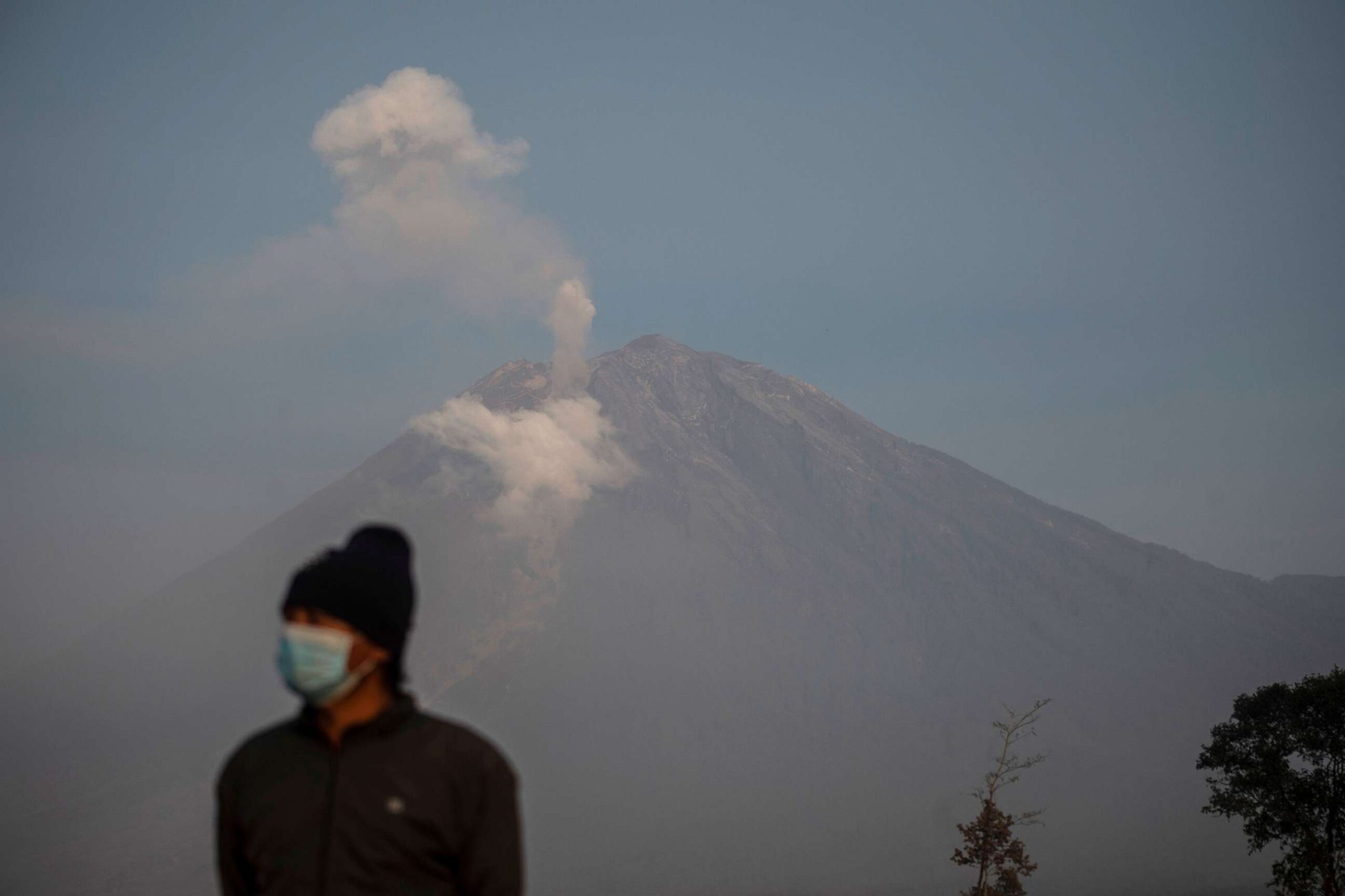 Gunung Semeru Erupsi Ke-2.046 Kalinya di Tahun Ini: Peringatan Dini dan Kewaspadaan Berkelanjutan di Tengah Ancaman Bencana