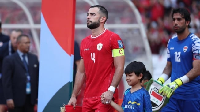 Jordi Amat Kenakan Jas Persija di JIS, Pengumuman Resmi Semakin Dekat?