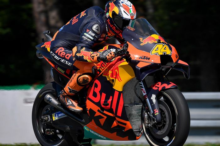 Pol Espargaro Siap Gantikan Maverick Vinales di MotoGP Ceko 2025: Analisis Mendalam Cedera, Kembalinya Sang Veteran, dan Tantangan di Brno.