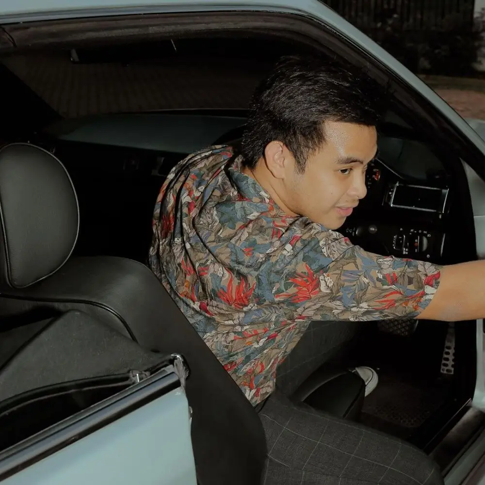 Raja Latuconsina: Profil Lengkap Direktur Persikota, Adik Prilly yang Multitalenta, Pecinta Olahraga, dan Penjelajah Kuliner.