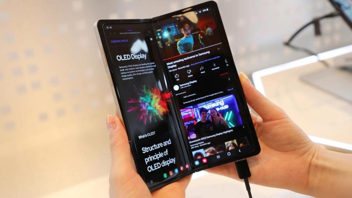 Samsung Memimpin Era Baru Ponsel Lipat: Optimisme dan Inovasi di Tengah Stagnasi Pasar Global