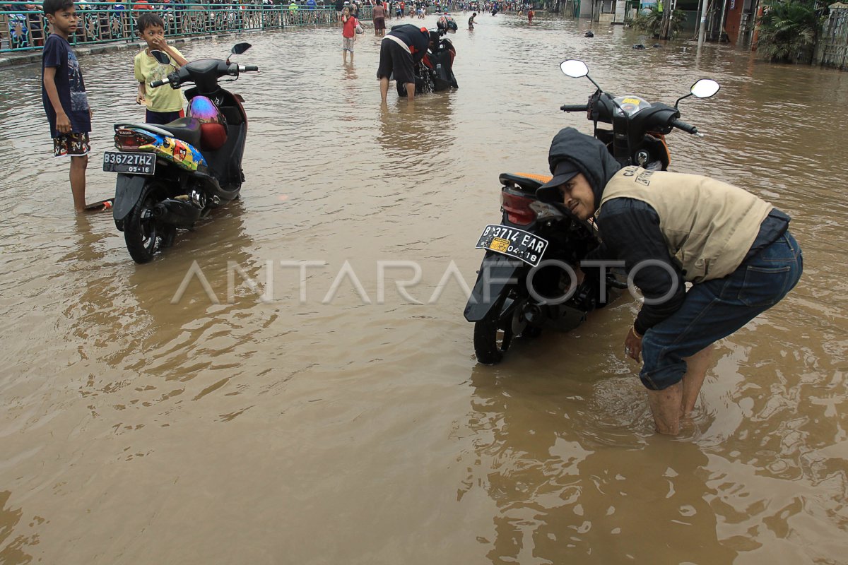 Waspada Bahaya Cuci Motor Pakai Air Banjir: Risiko Kerusakan Elektrikal, Korosi, Hingga Biaya Perbaikan Mahal