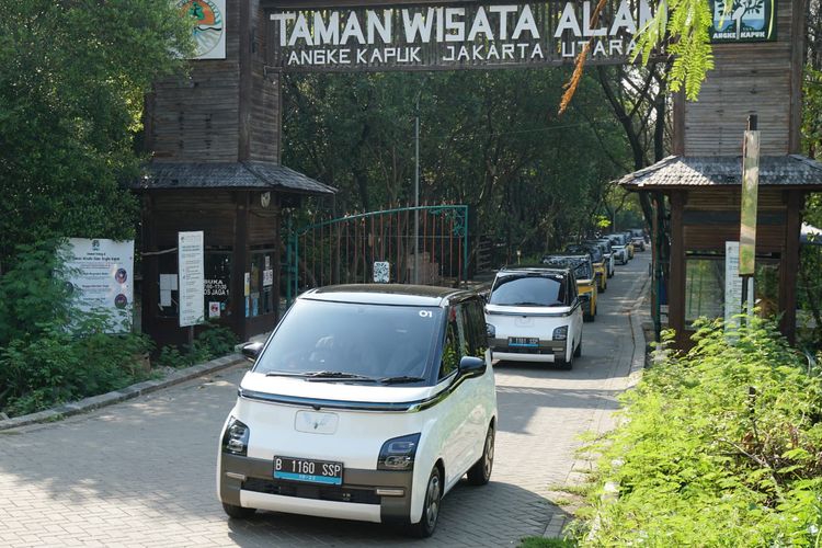 Wuling Air EV Terbakar: Hasil Investigasi Awal Pastikan Baterai dan Motor Listrik Bukan Pemicu Utama, Fokus Penyelidikan Beralih ke Area Kap Depan.
